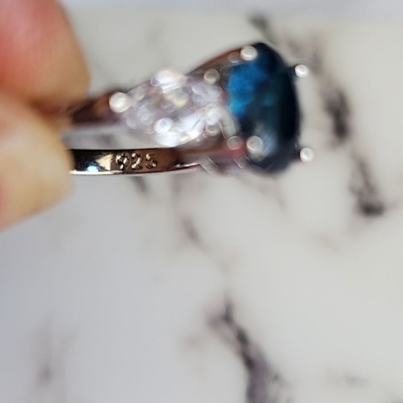 New Gorgeous Oval Cut Blue Ring - Picture 9 of 11